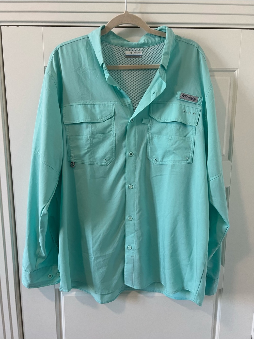 Columbia Men’s Lightweight Shirt Jacket in Aqua Blue